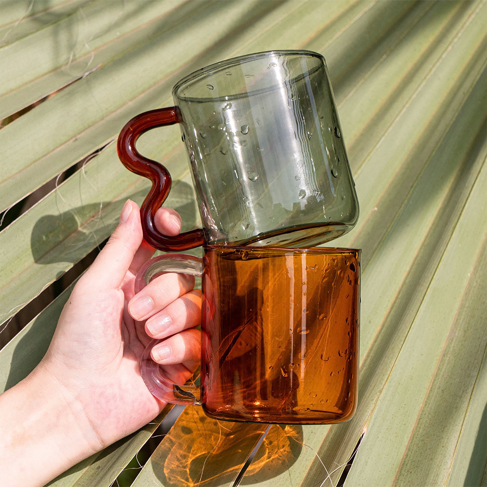 WIGGLE GLASS MUG